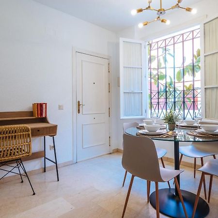 Lirio Suite Apartment - Private Parking Included 塞维利亚 外观 照片