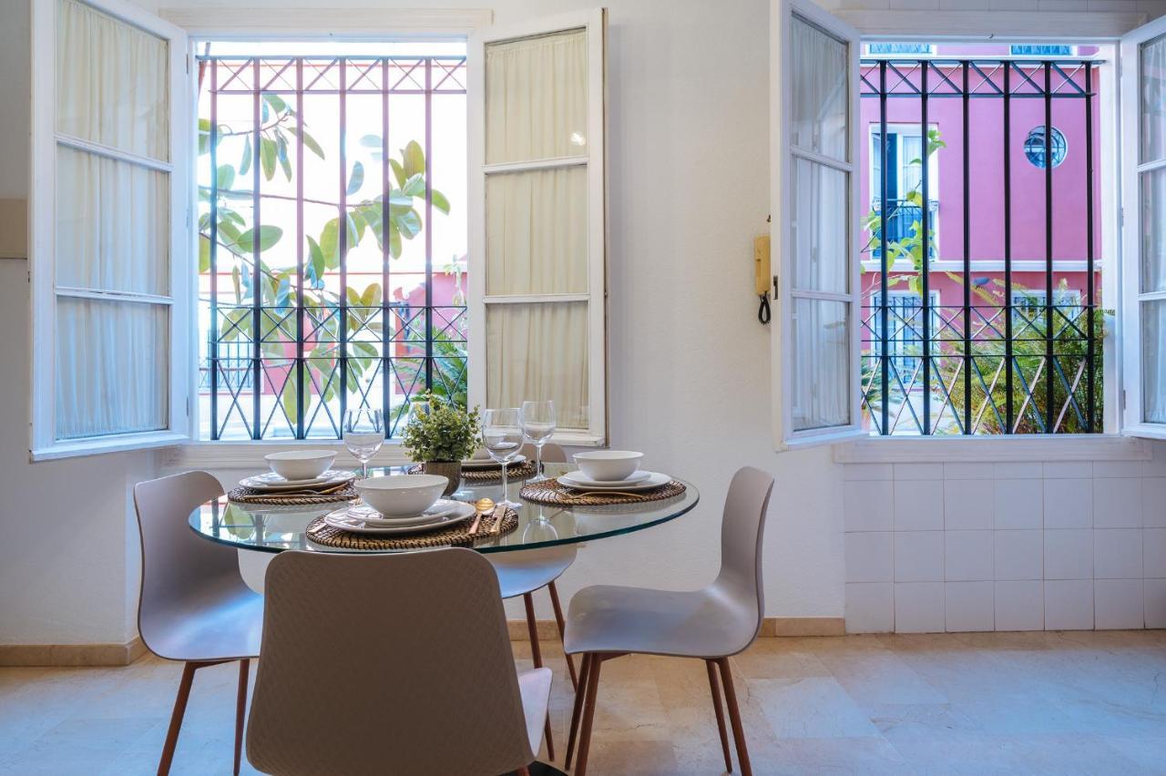 Lirio Suite Apartment - Private Parking Included 塞维利亚 外观 照片