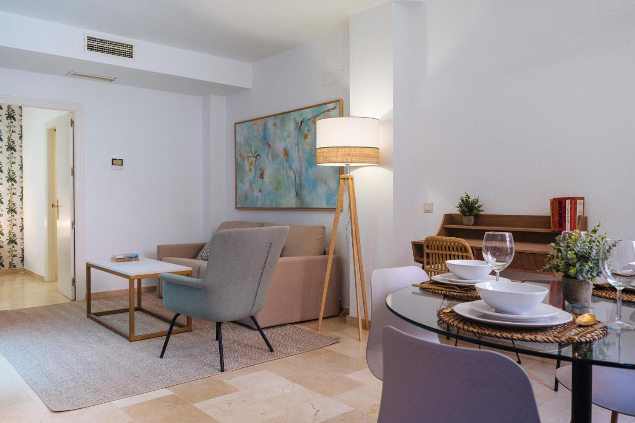 Lirio Suite Apartment - Private Parking Included 塞维利亚 外观 照片