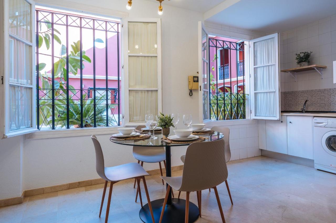 Lirio Suite Apartment - Private Parking Included 塞维利亚 外观 照片