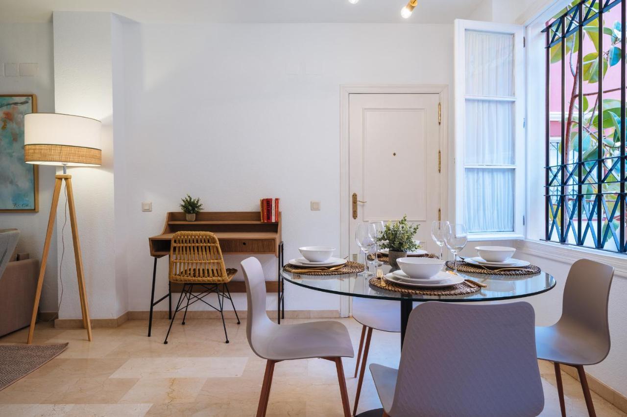 Lirio Suite Apartment - Private Parking Included 塞维利亚 外观 照片